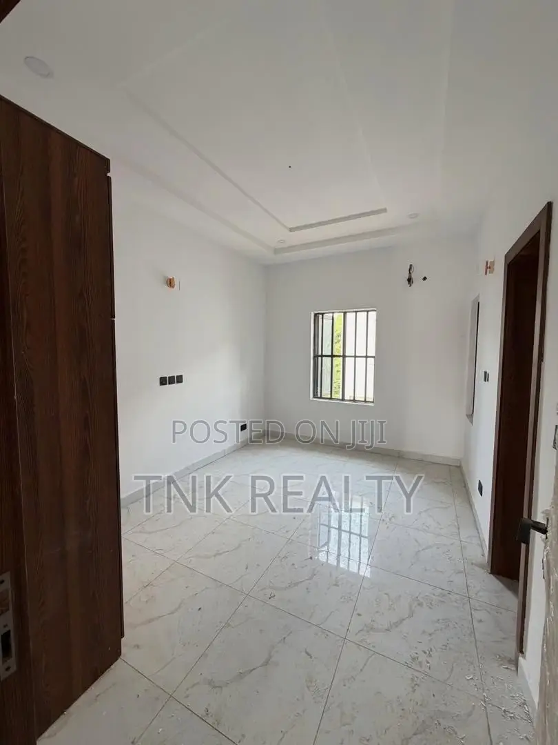 Furnished 3bdrm Duplex in Apo District for rent