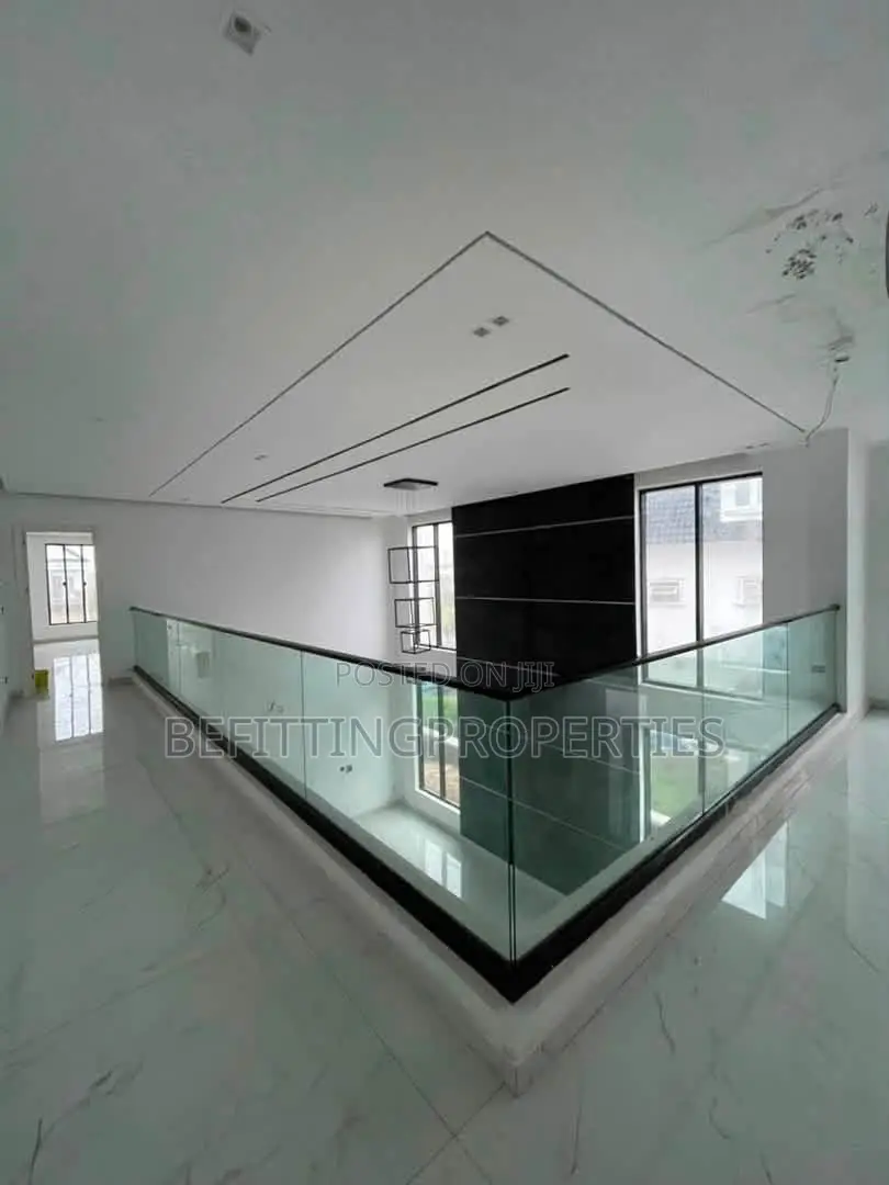 5bdrm Duplex in Lekki for sale