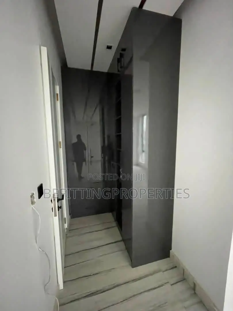 5bdrm Duplex in Lekki for sale