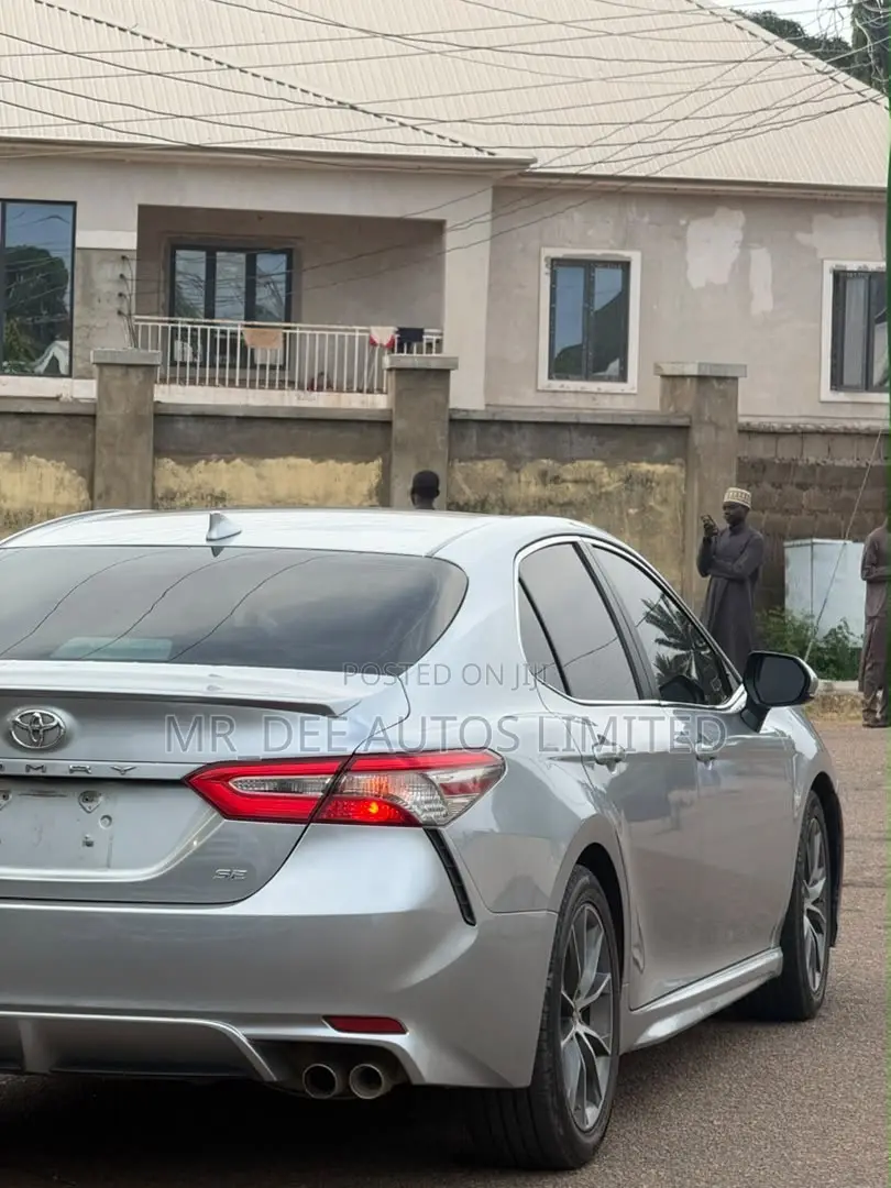 Toyota Camry SE (2.5L 4cyl 8A) 2019 Silver