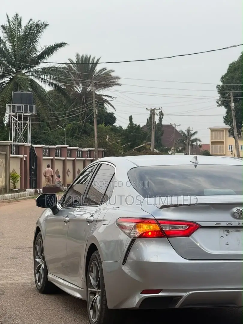 Toyota Camry SE (2.5L 4cyl 8A) 2019 Silver
