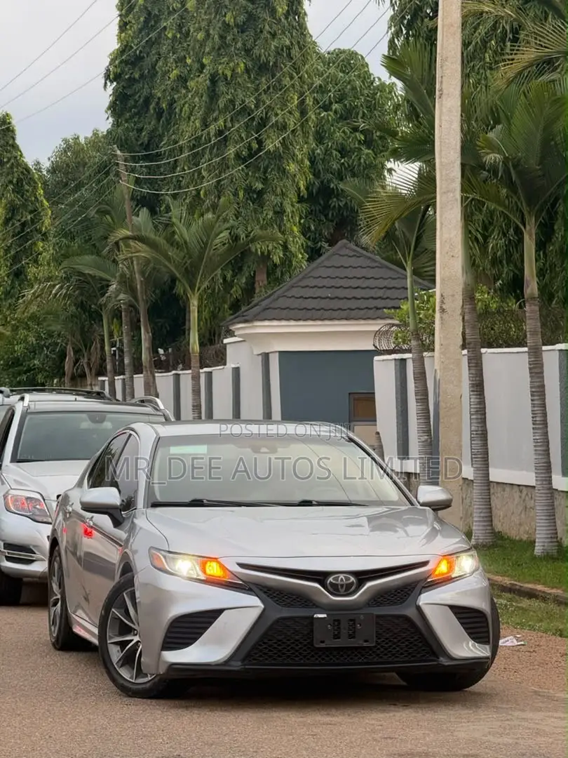 Toyota Camry SE (2.5L 4cyl 8A) 2019 Silver