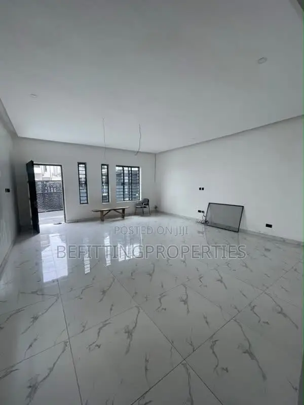5bdrm Duplex in Lekki for sale