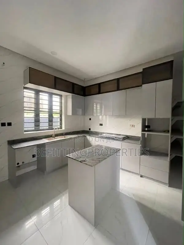 5bdrm Duplex in Lekki for sale