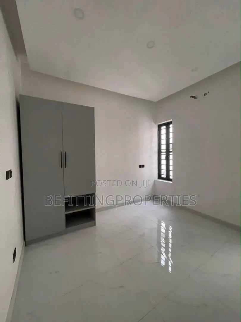 5bdrm Duplex in Lekki for sale