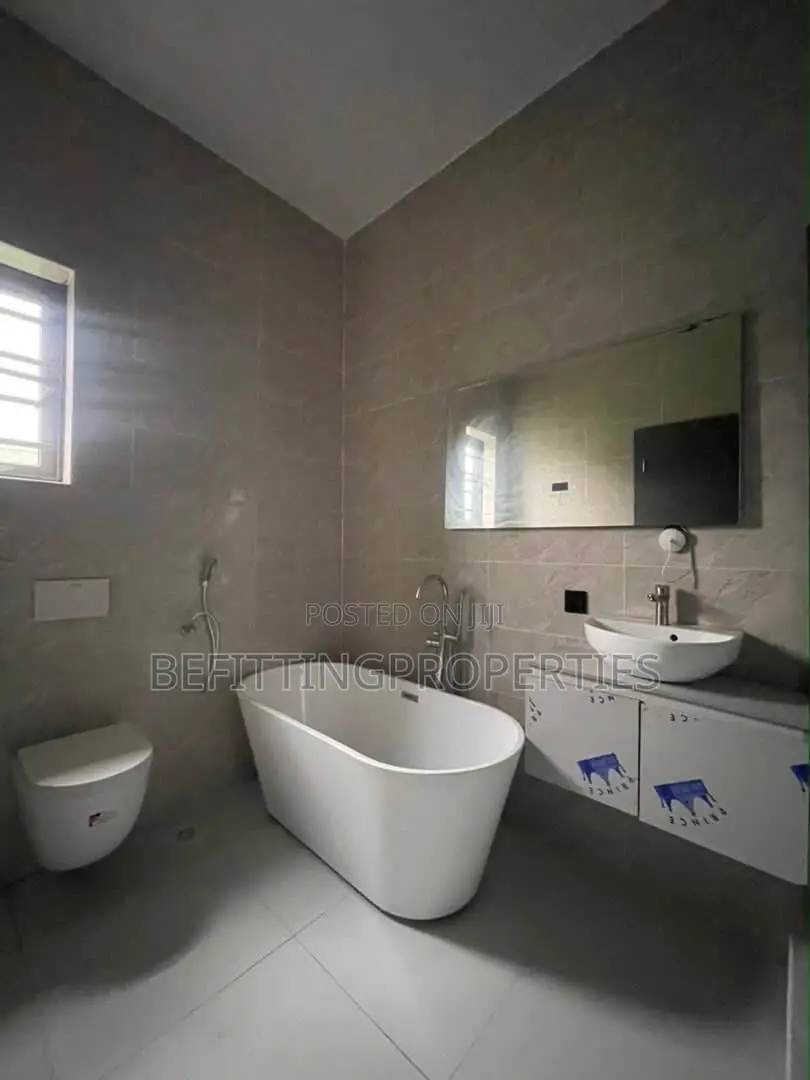 5bdrm Duplex in Lekki for sale