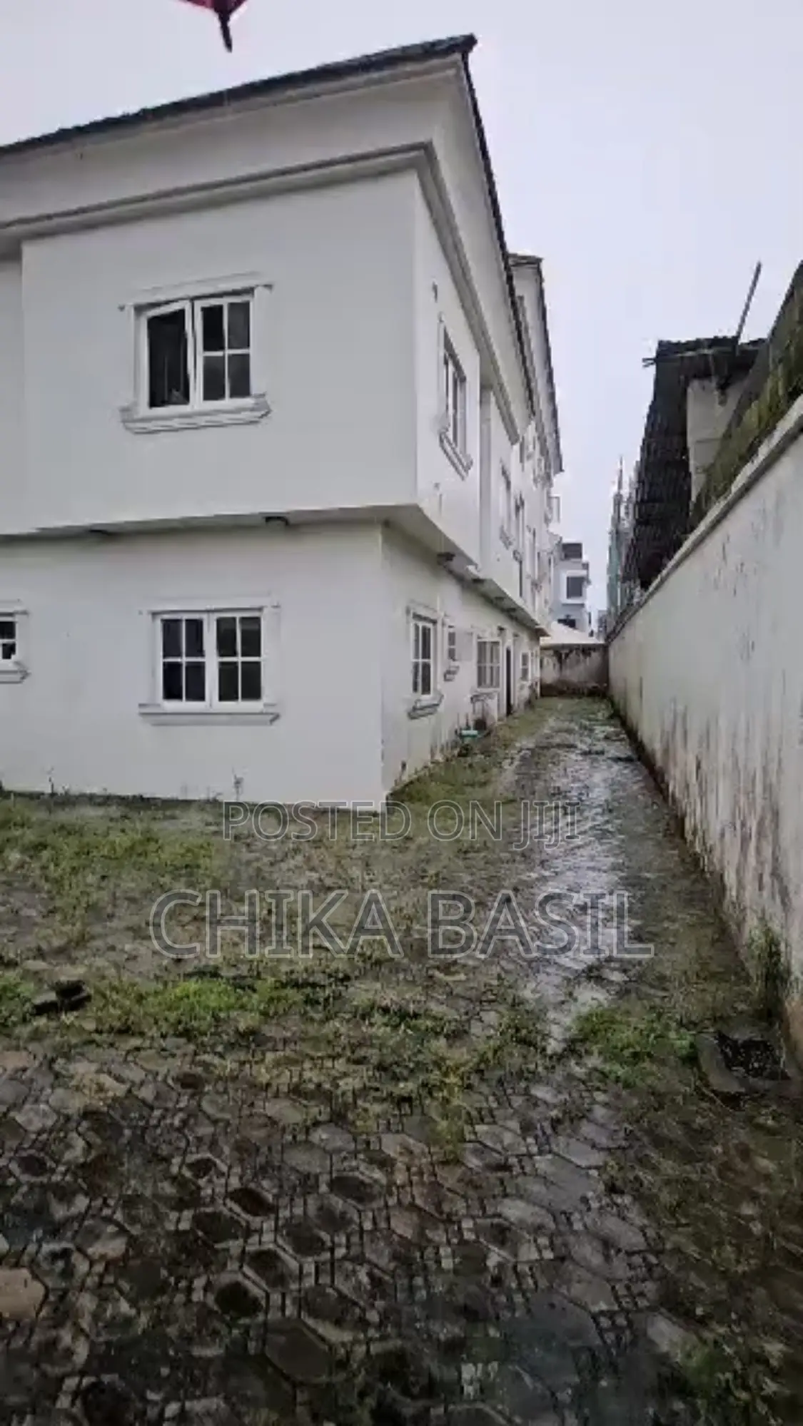 3bdrm Block of Flats in Lekki Phase 2 for sale