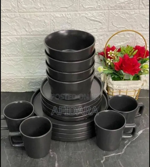 16-Piece Dinner Set Easy to Coordinate With Your Table Décor