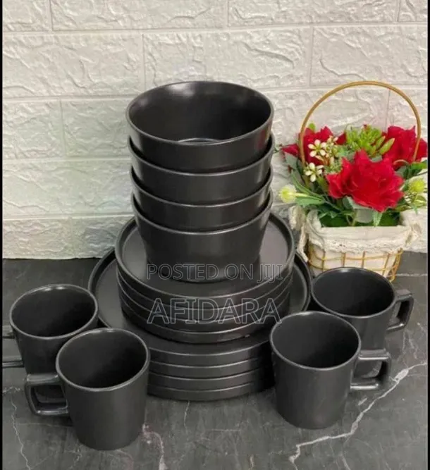 16-Piece Dinner Set Easy to Coordinate With Your Table Décor