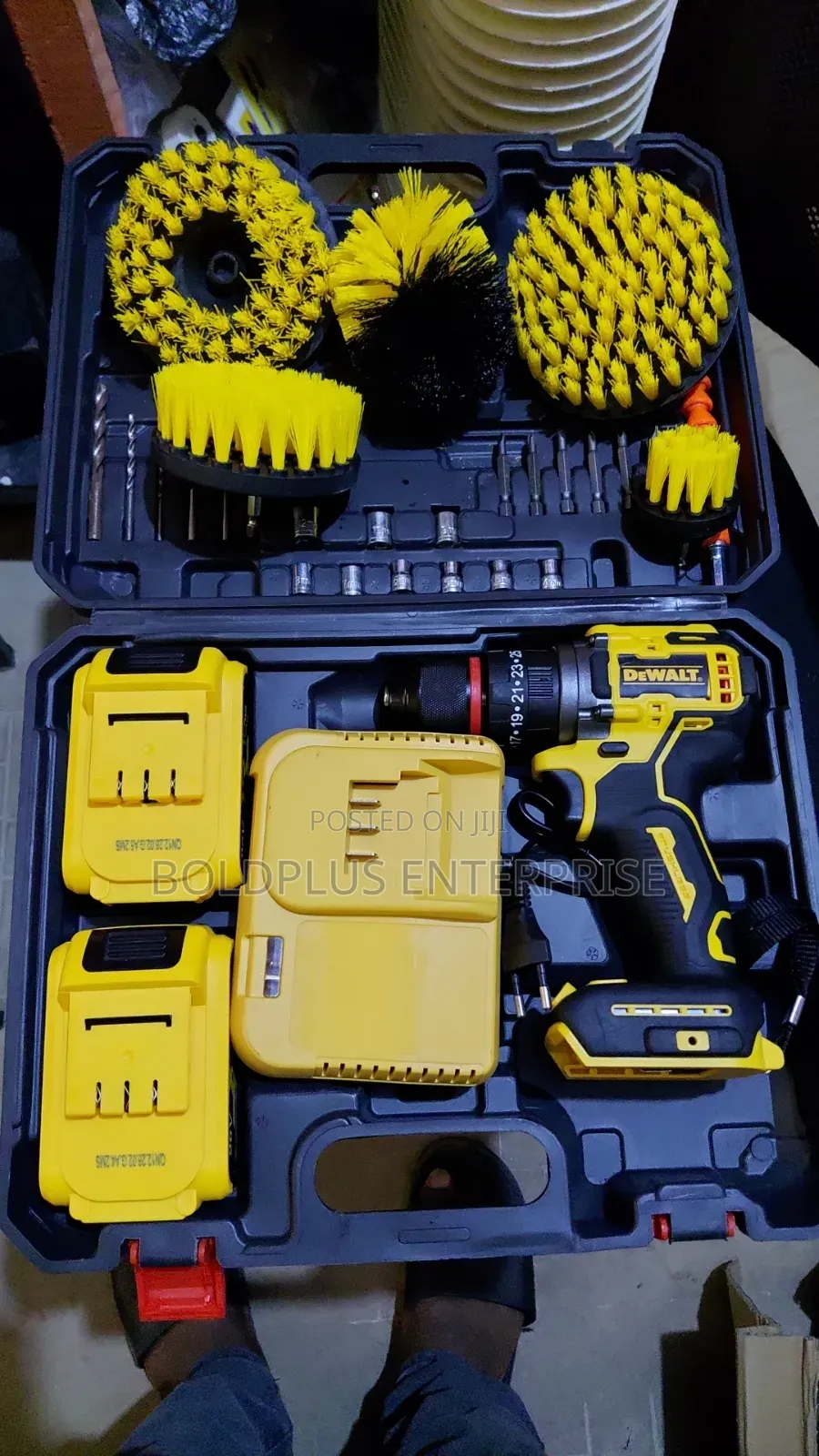 96 Volt Dewalt Brushless Drilling Machine With Scrubing Matirials