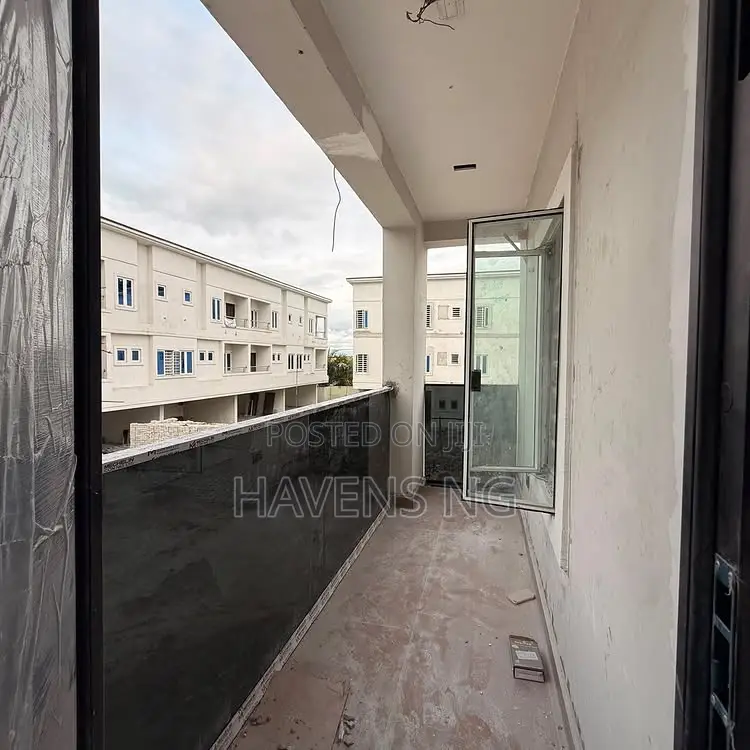 5bdrm Duplex in Old GRA for sale