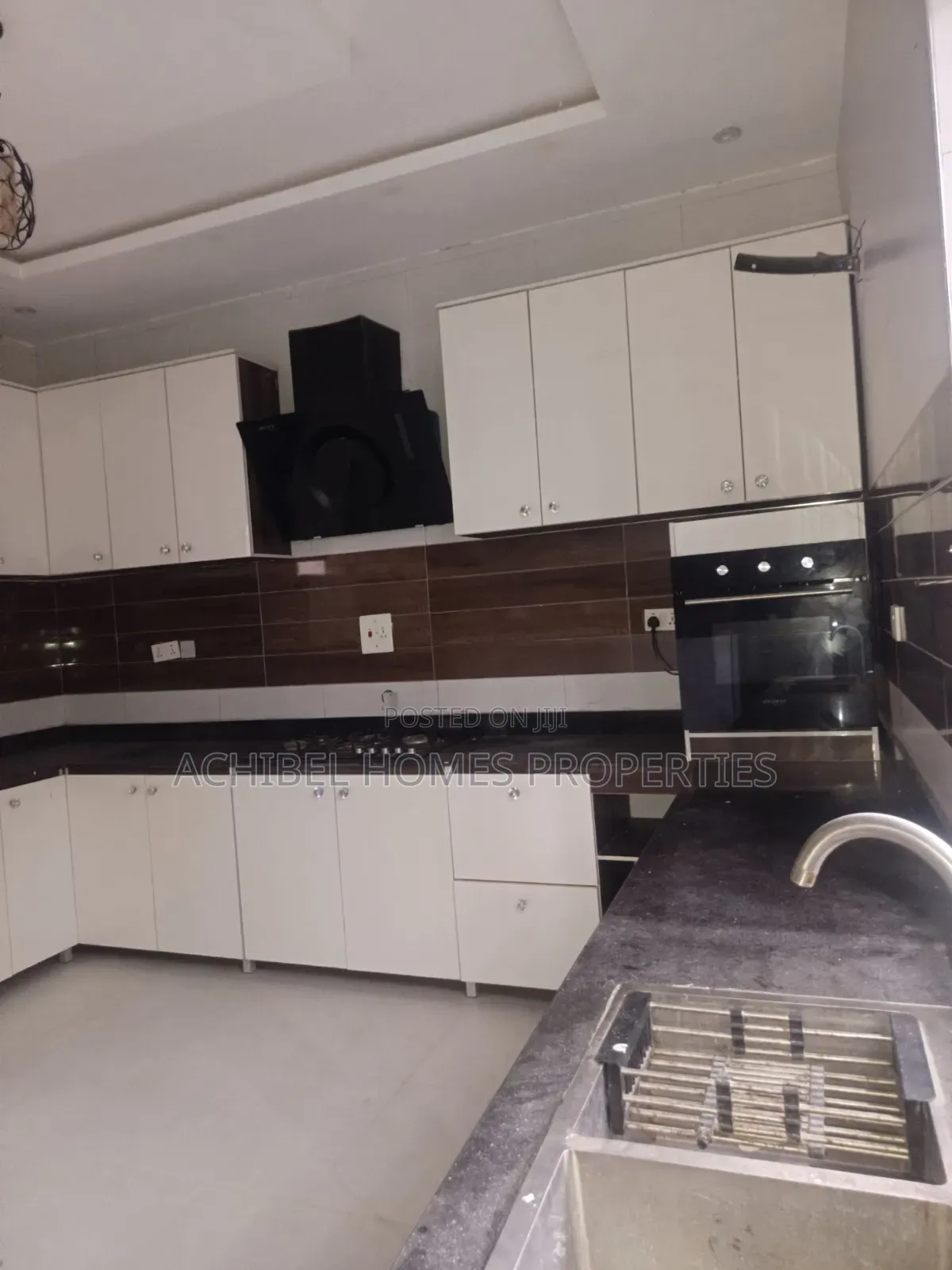 5bdrm Duplex in Near The Doom, Lekki Phase 1 for rent