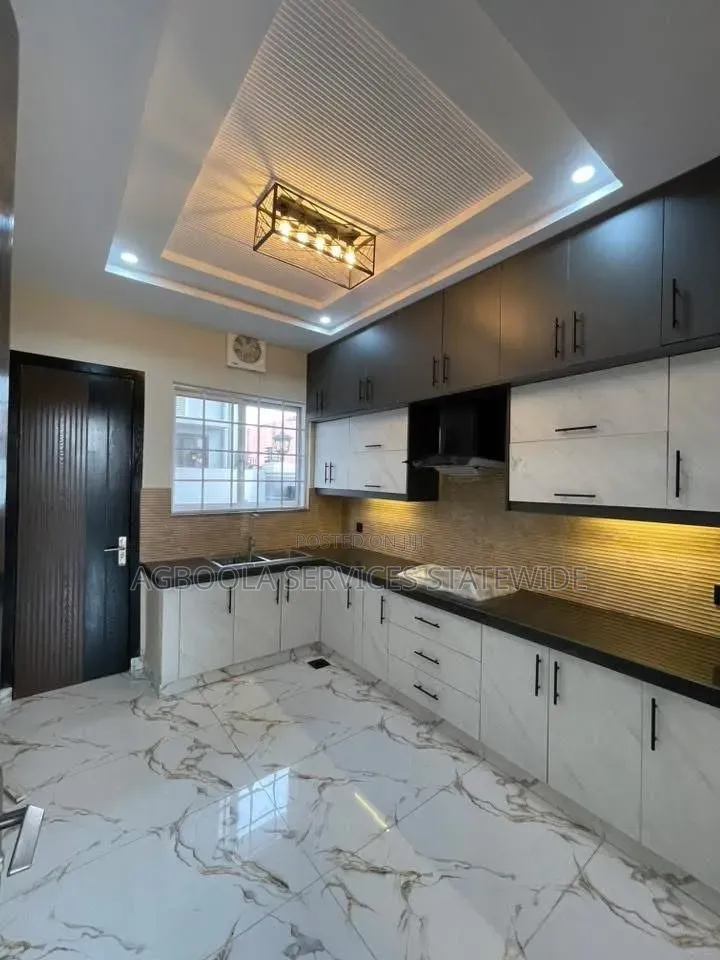Modern Kitchen Cabinet | Custom Design Installation