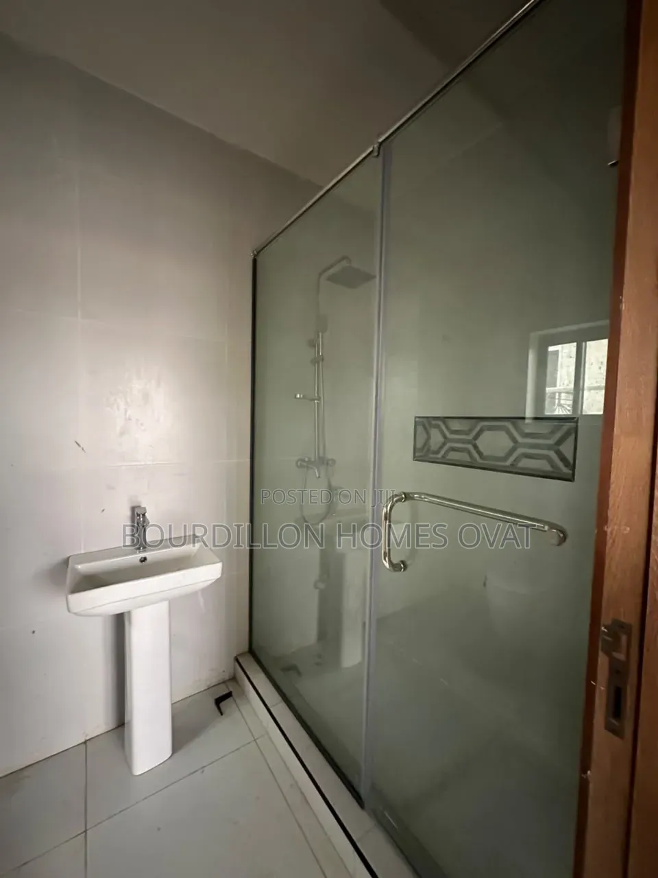 2bdrm Apartment in Lekki Phase 1 for sale