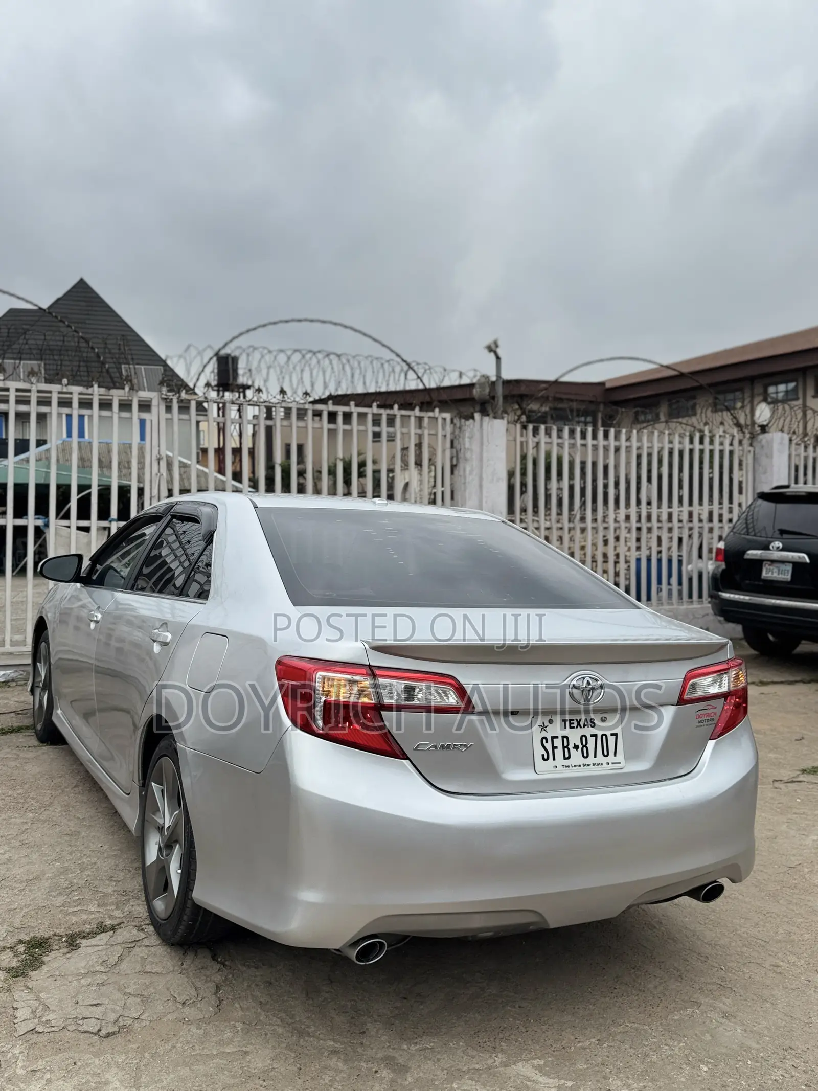 Toyota Camry SE V6 4dr Sedan (3.5L 6cyl 6A) 2012 Silver