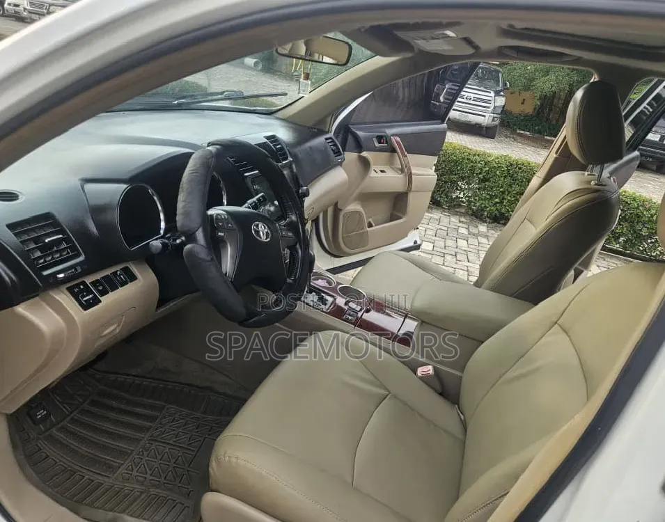 Toyota Highlander Sport 2009 White