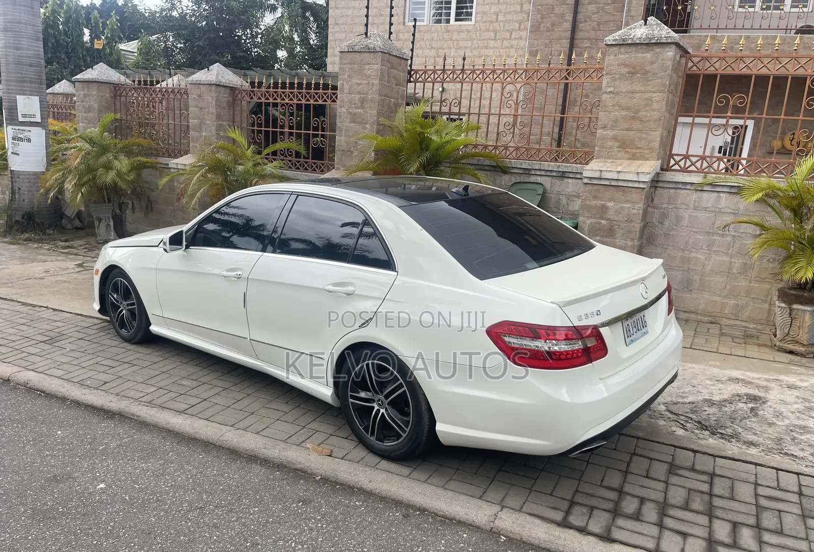 Mercedes-Benz E350 Base 4Matic Sedan AWD (3.5L 6cyl 7A) 2011 White