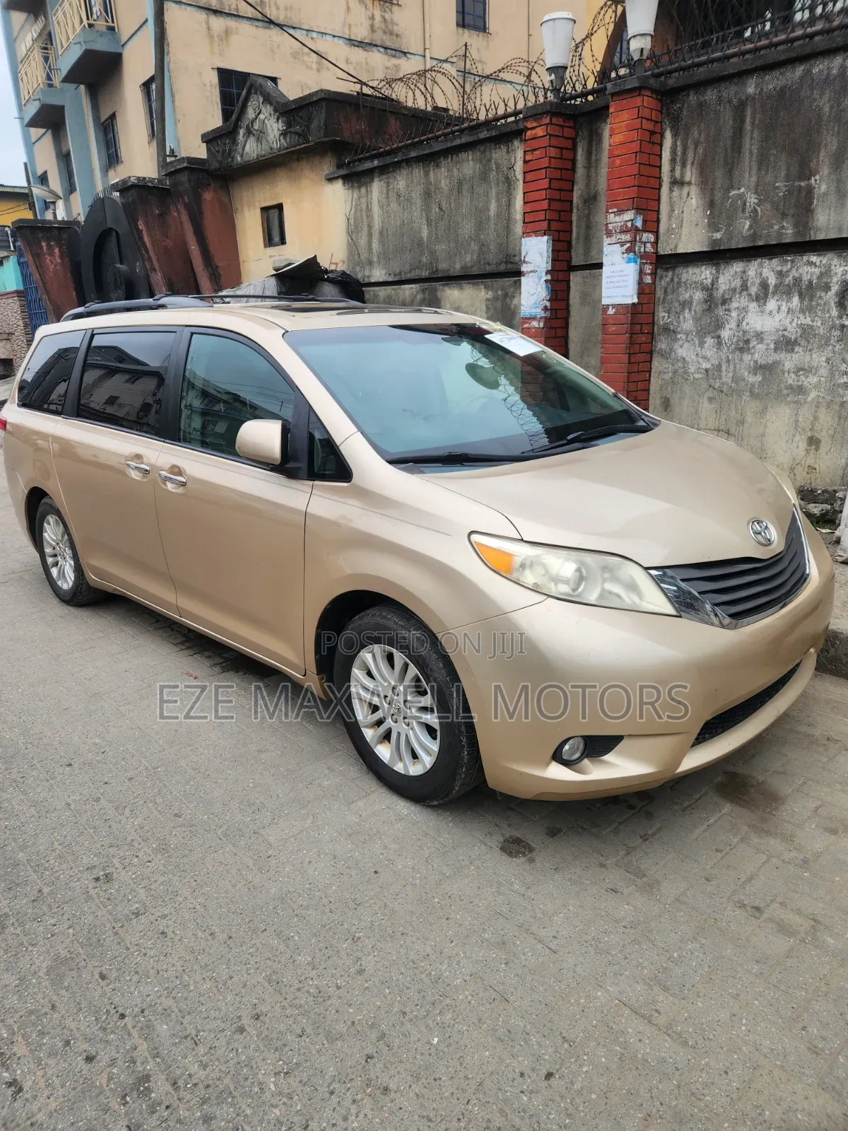 Toyota Sienna XLE 8 Passenger 2012 Gold