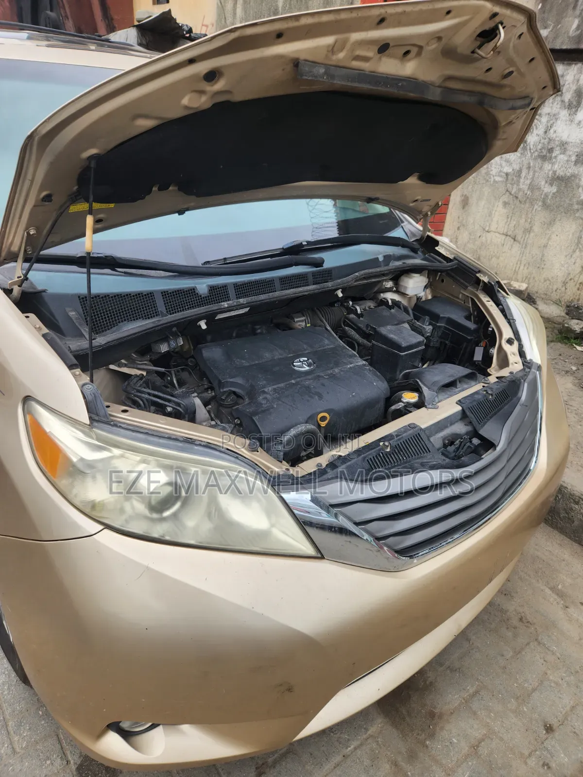 Toyota Sienna XLE 8 Passenger 2012 Gold