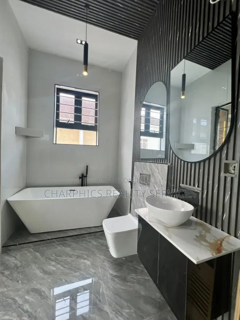 5bdrm Duplex in Off Lekki-Epe Expressway for sale