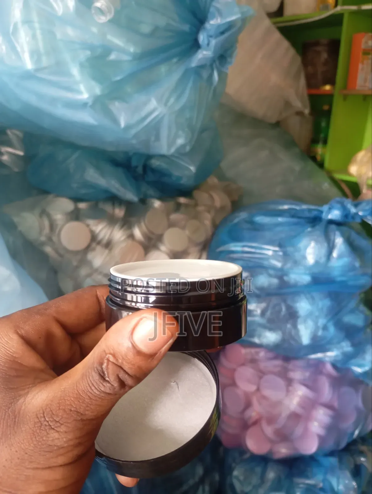 50 Cup Plastic With Gold Cover