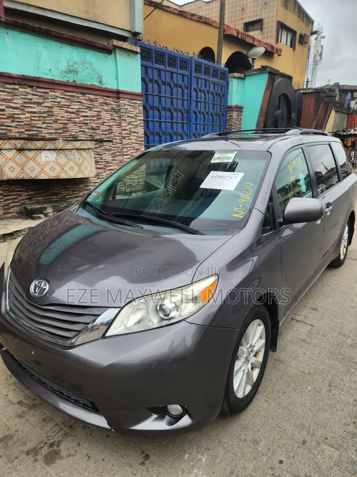 Toyota Sienna XLE 7 Passenger Mobility 2011 Gray