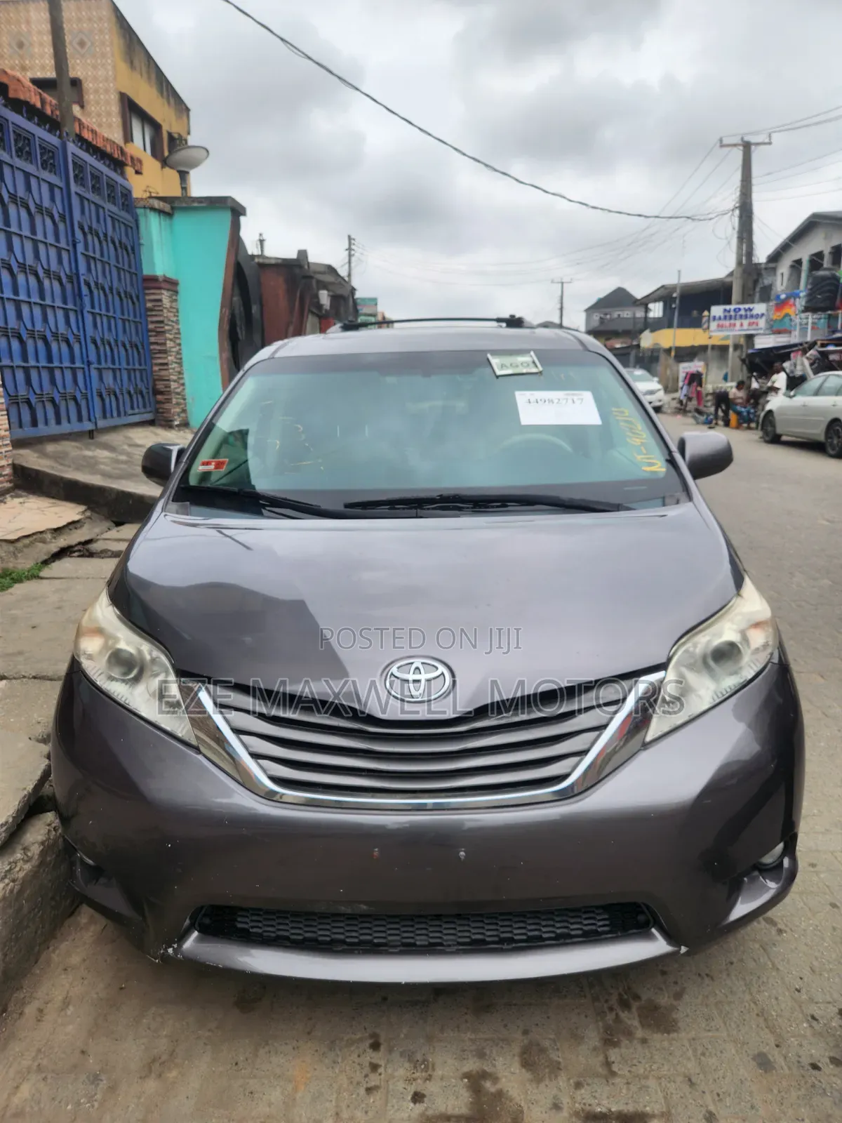 Toyota Sienna XLE 7 Passenger Mobility 2011 Gray