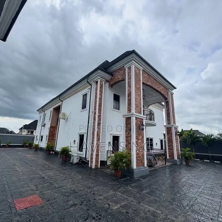 5bdrm Duplex in Uzoba for sale