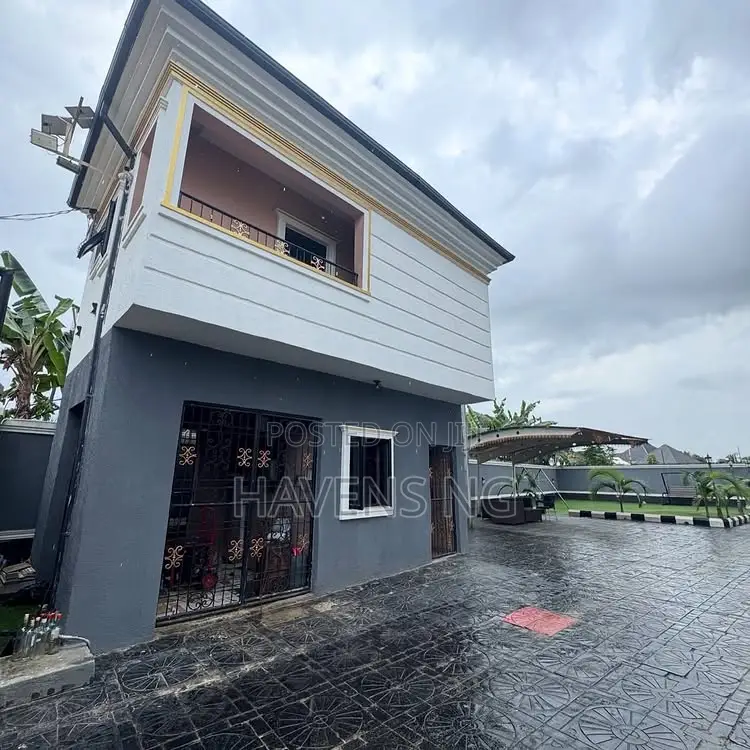 5bdrm Duplex in Uzoba for sale