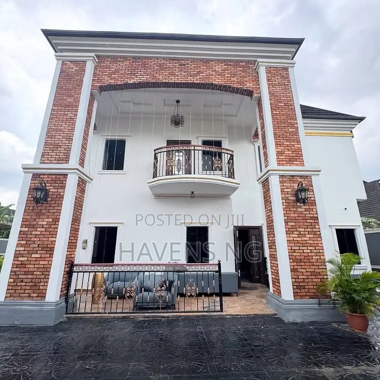 5bdrm Duplex in Uzoba for sale