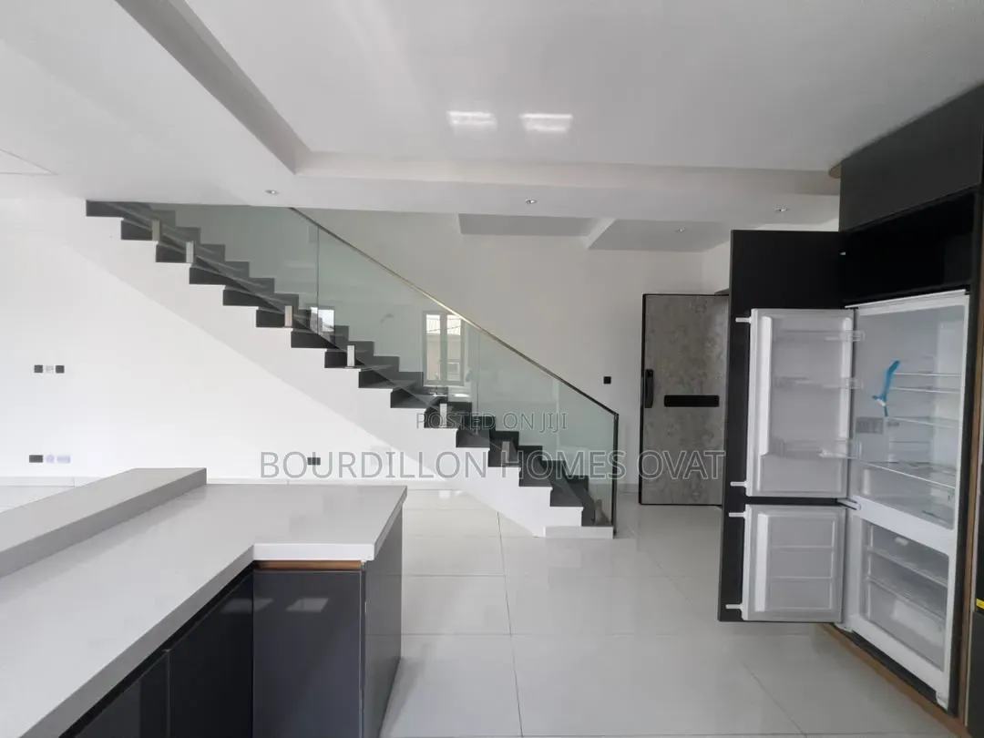 2bdrm Maisonette in Lekki Phase 1 Lagos for sale