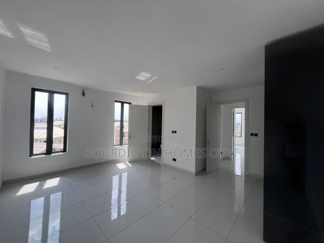 4bdrm Apartment in Lekki Phase 1 for sale