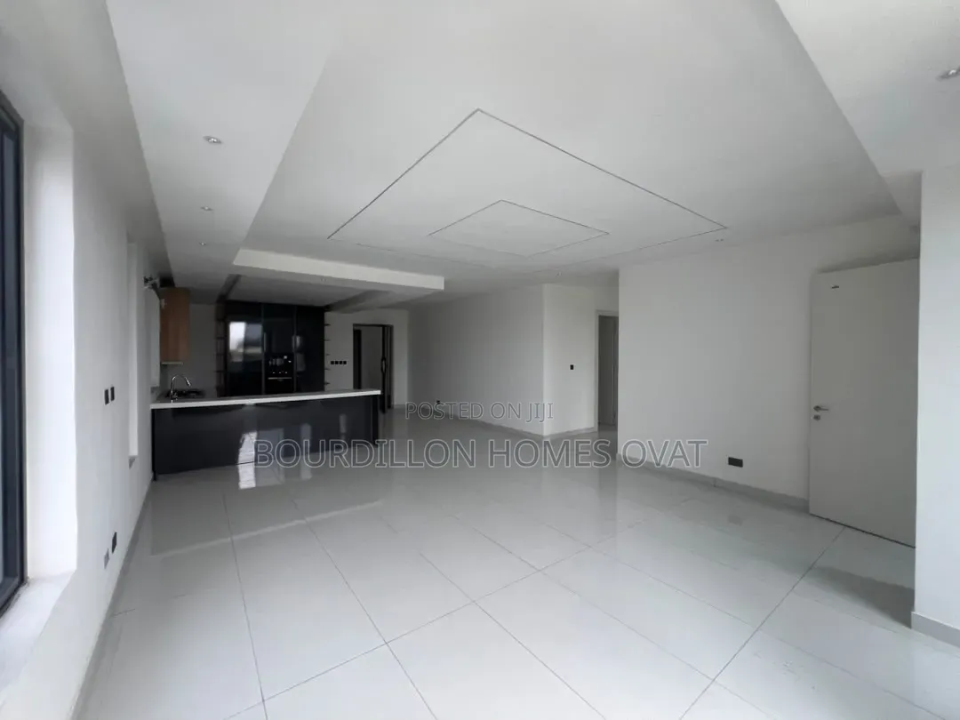 4bdrm Apartment in Lekki Phase 1 for sale