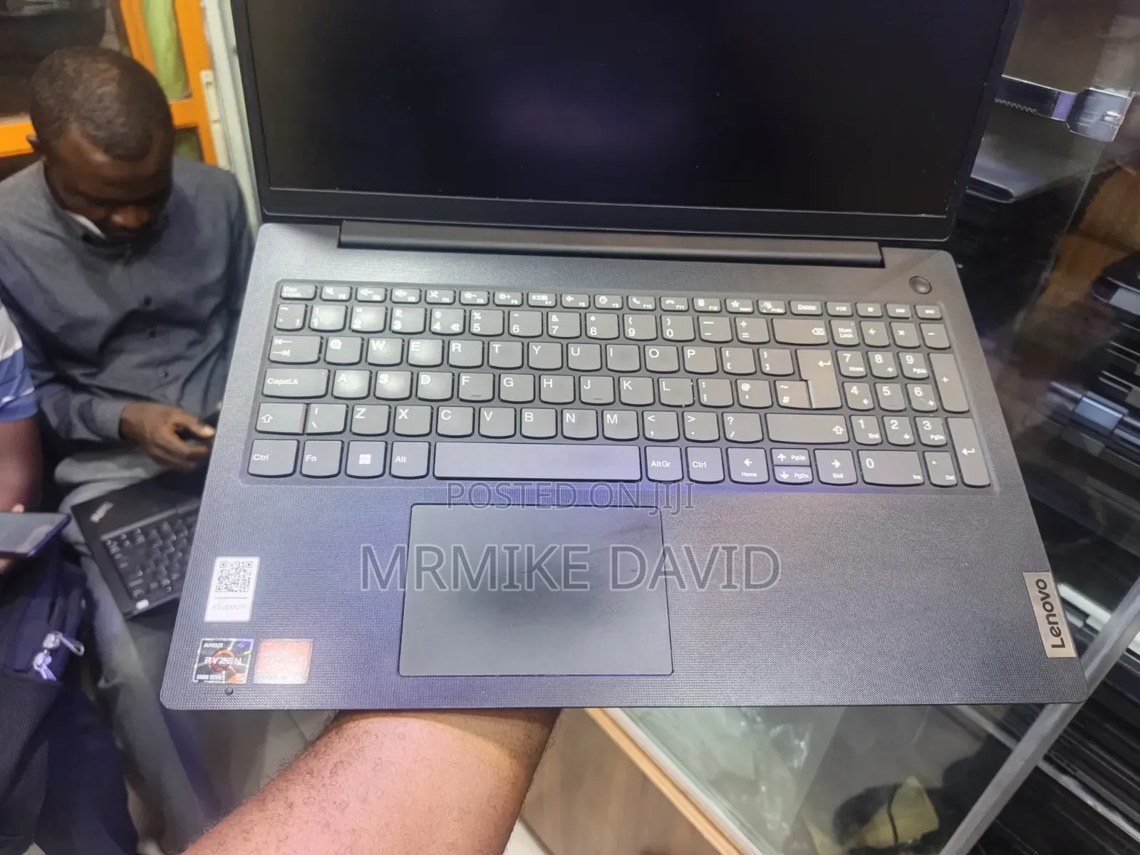 Laptop Lenovo V15 8GB AMD Ryzen 5 SSD 256GB