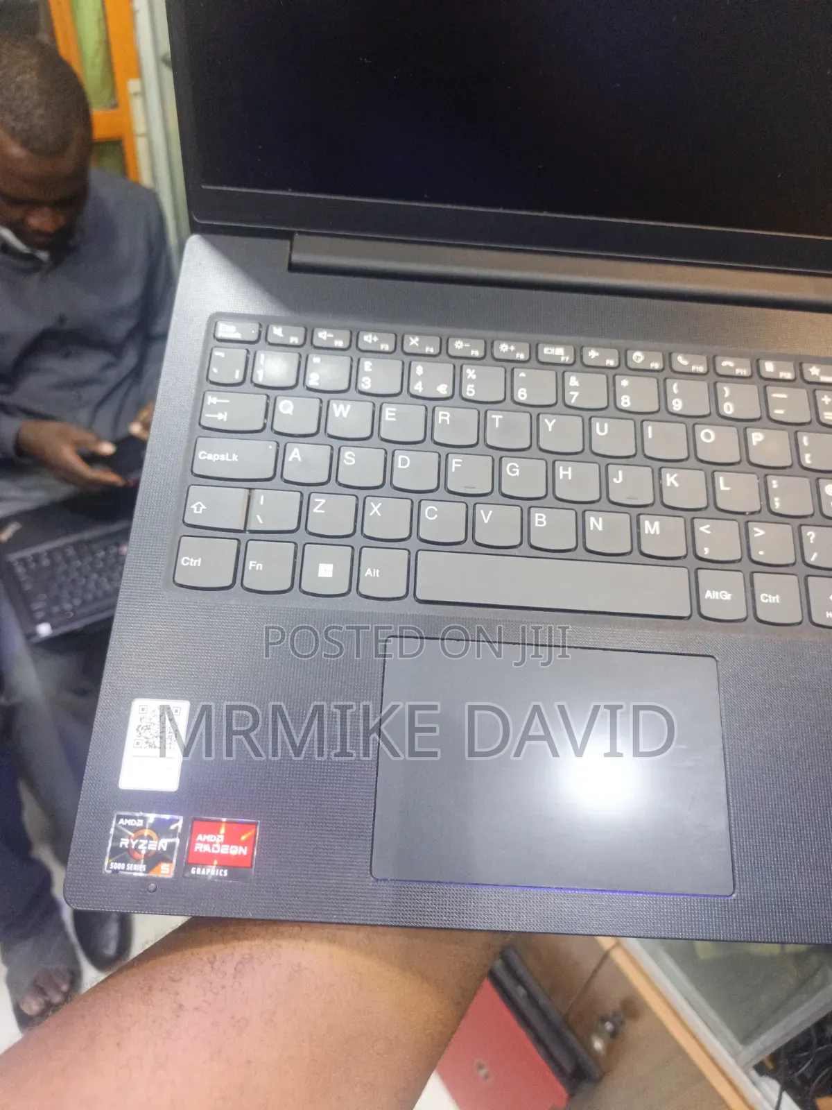 Laptop Lenovo V15 8GB AMD Ryzen 5 SSD 256GB