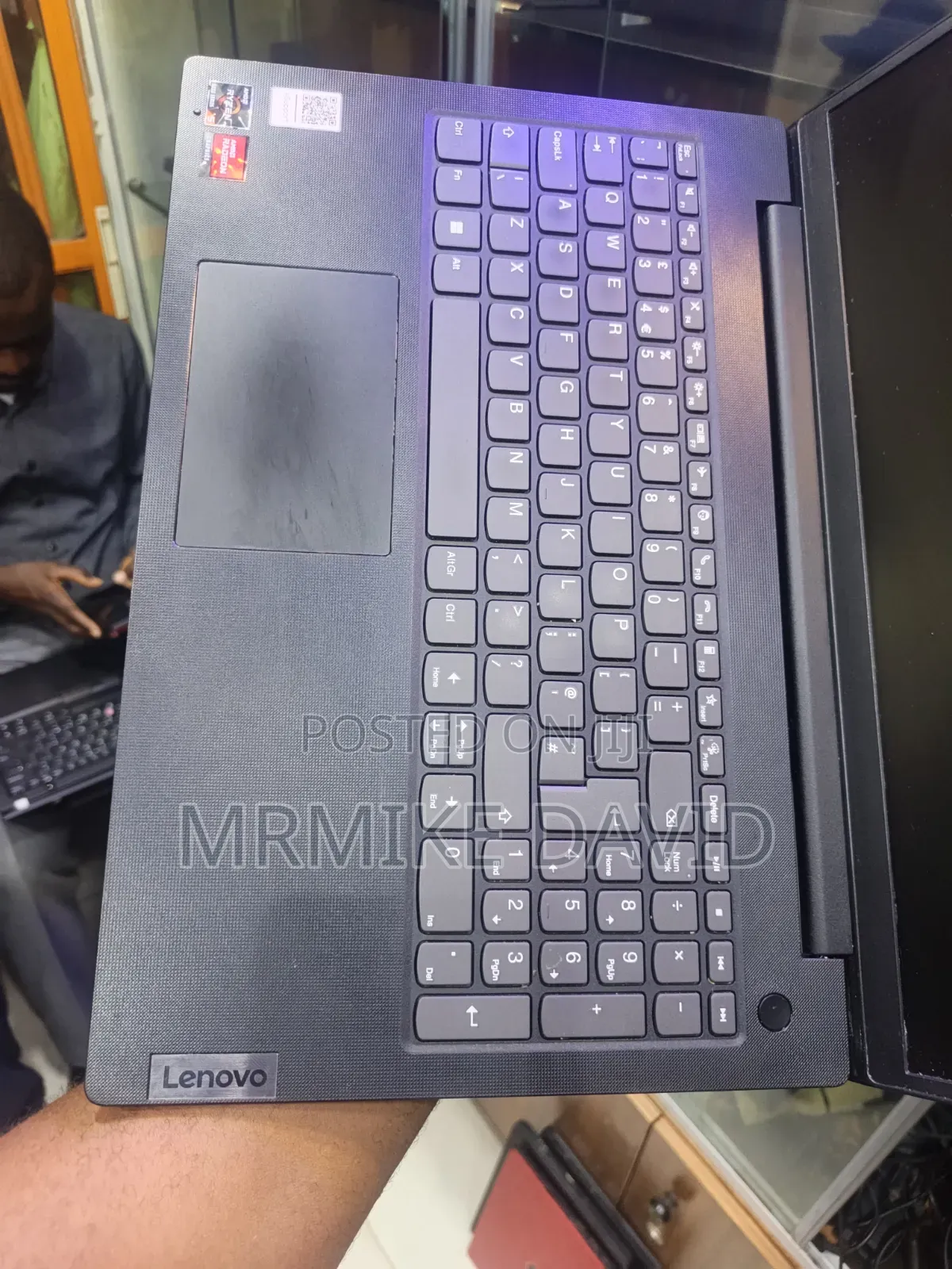 Laptop Lenovo V15 8GB AMD Ryzen 5 SSD 256GB