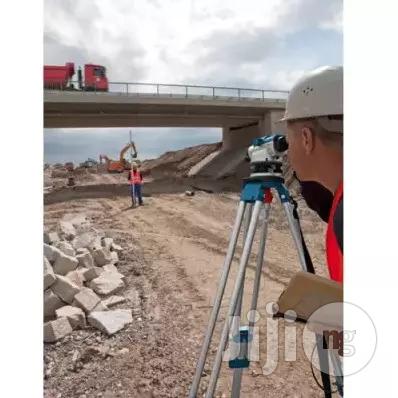 Bosch GOL20DSET Optical Level and Tripod and GR500 Level Rod