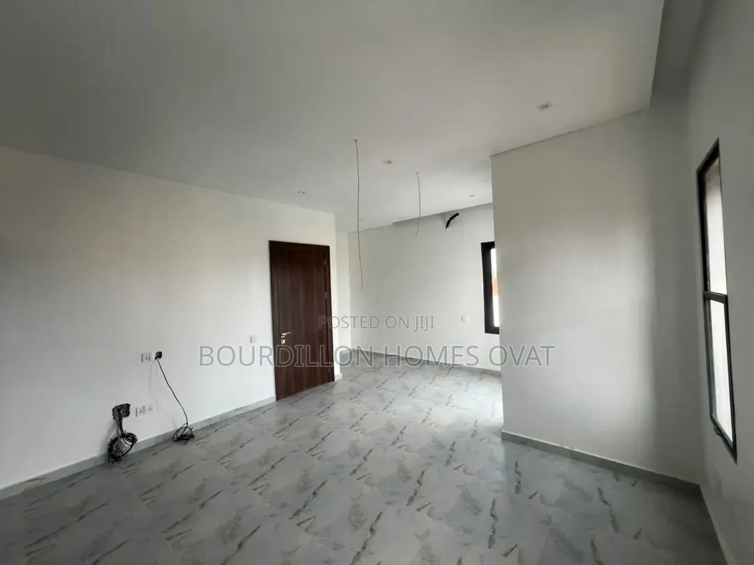 4bdrm Duplex in Lekki Phase 1 Lagos for sale