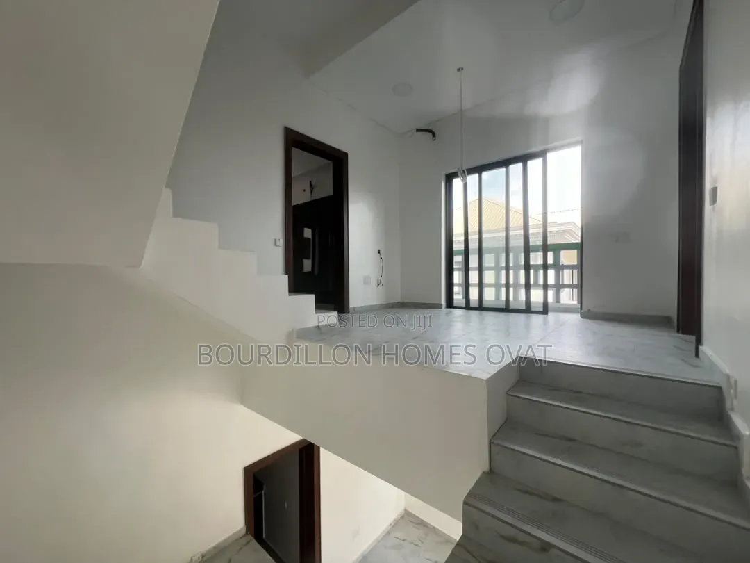 4bdrm Duplex in Lekki Phase 1 Lagos for sale