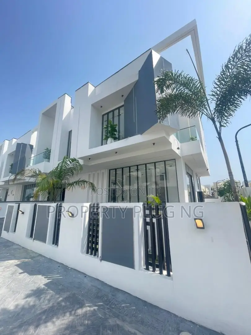 5bdrm Duplex in Chevron Drive for sale
