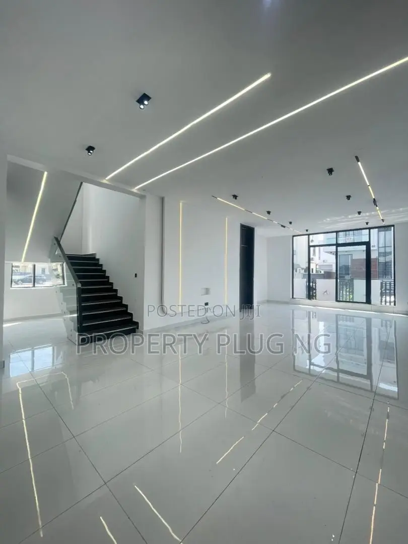 5bdrm Duplex in Chevron Drive for sale