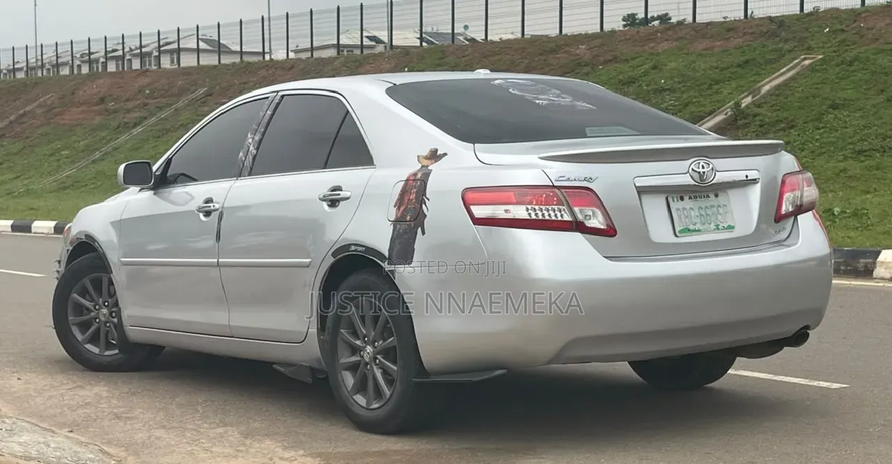 Toyota Camry 2010 Silver