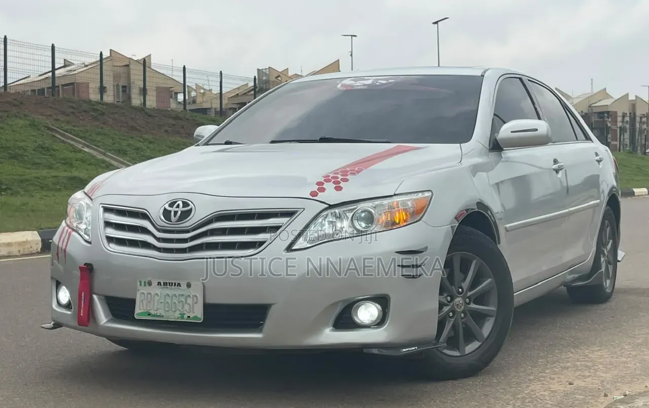 Toyota Camry 2010 Silver