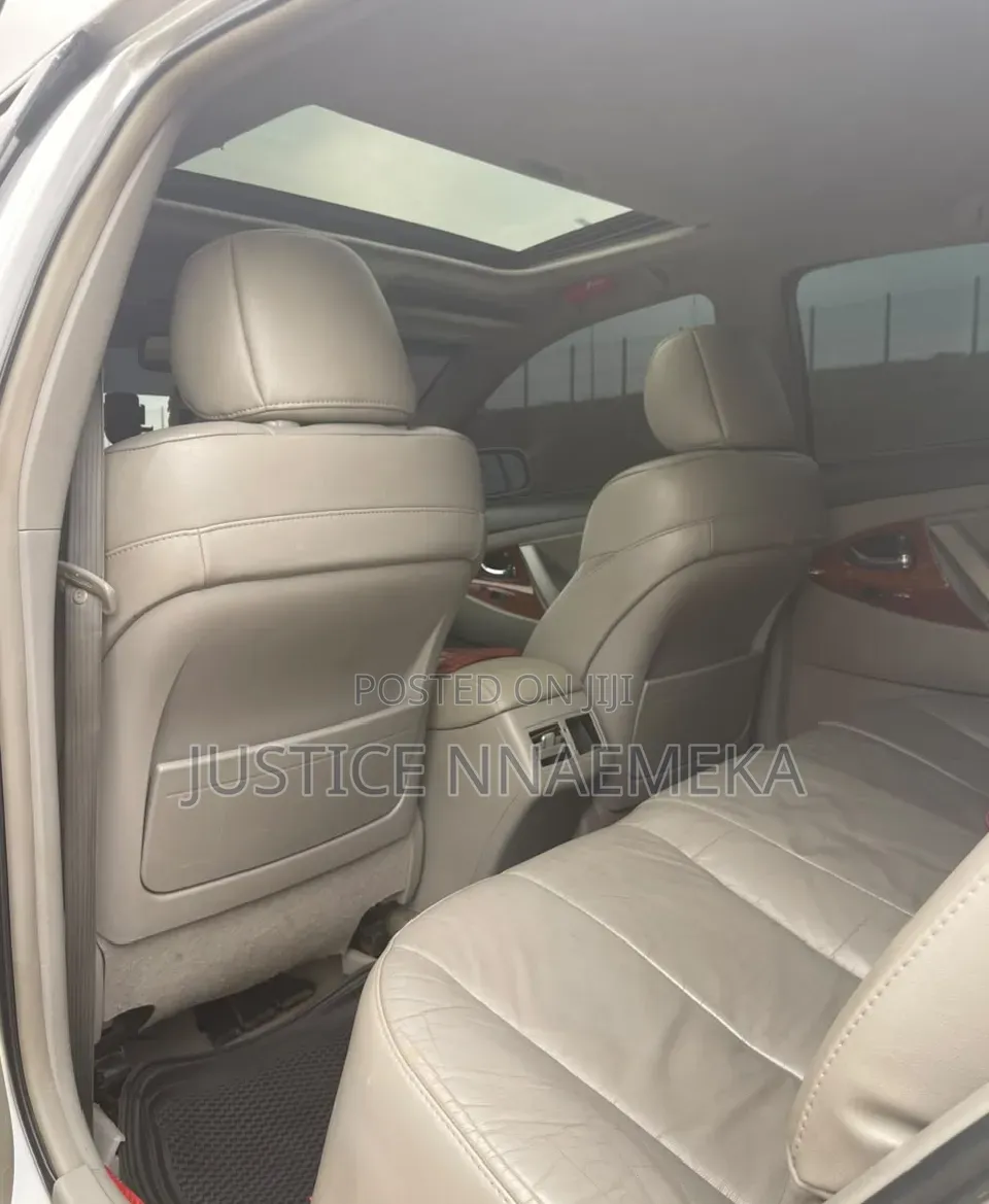 Toyota Camry 2010 Silver