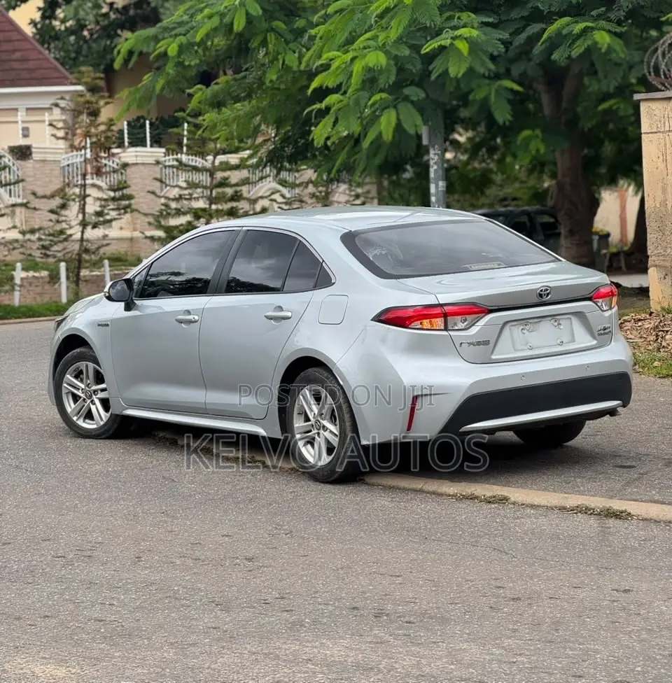 Toyota Camry 2020 Silver