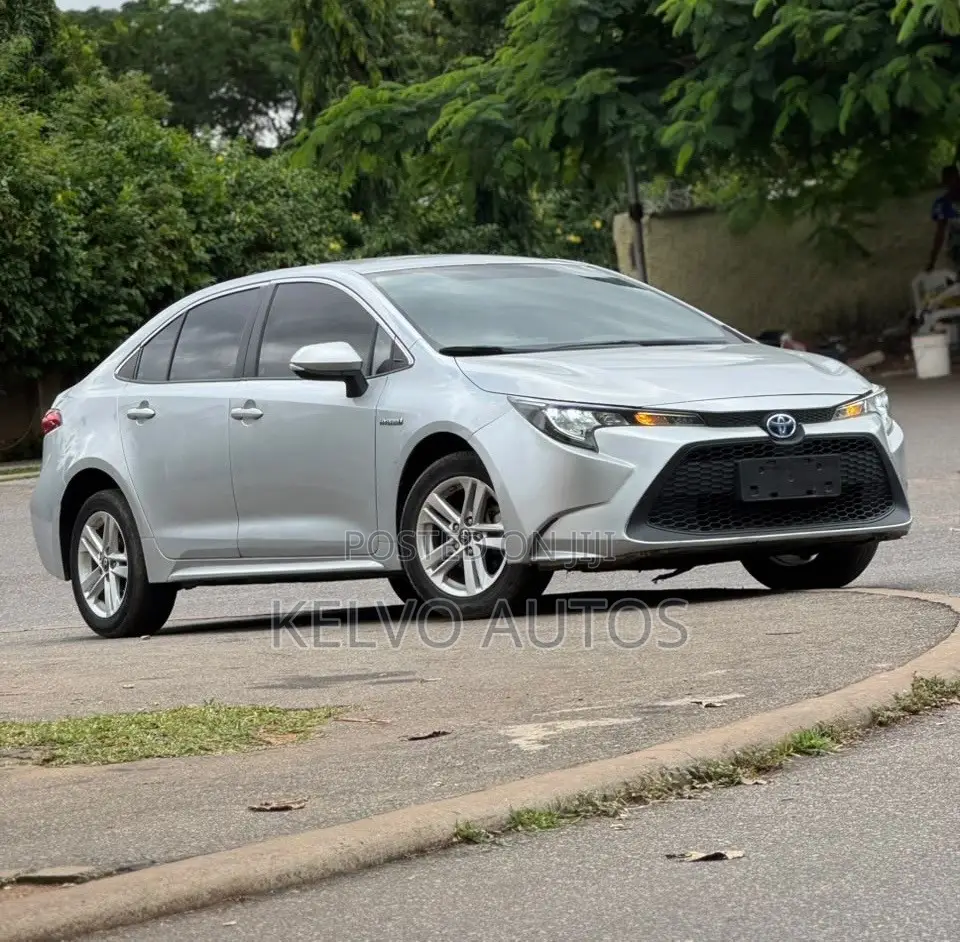Toyota Camry 2020 Silver