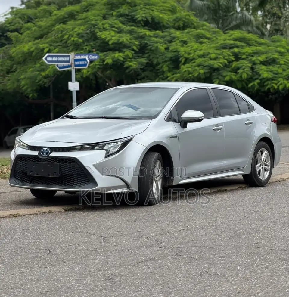 Toyota Camry 2020 Silver