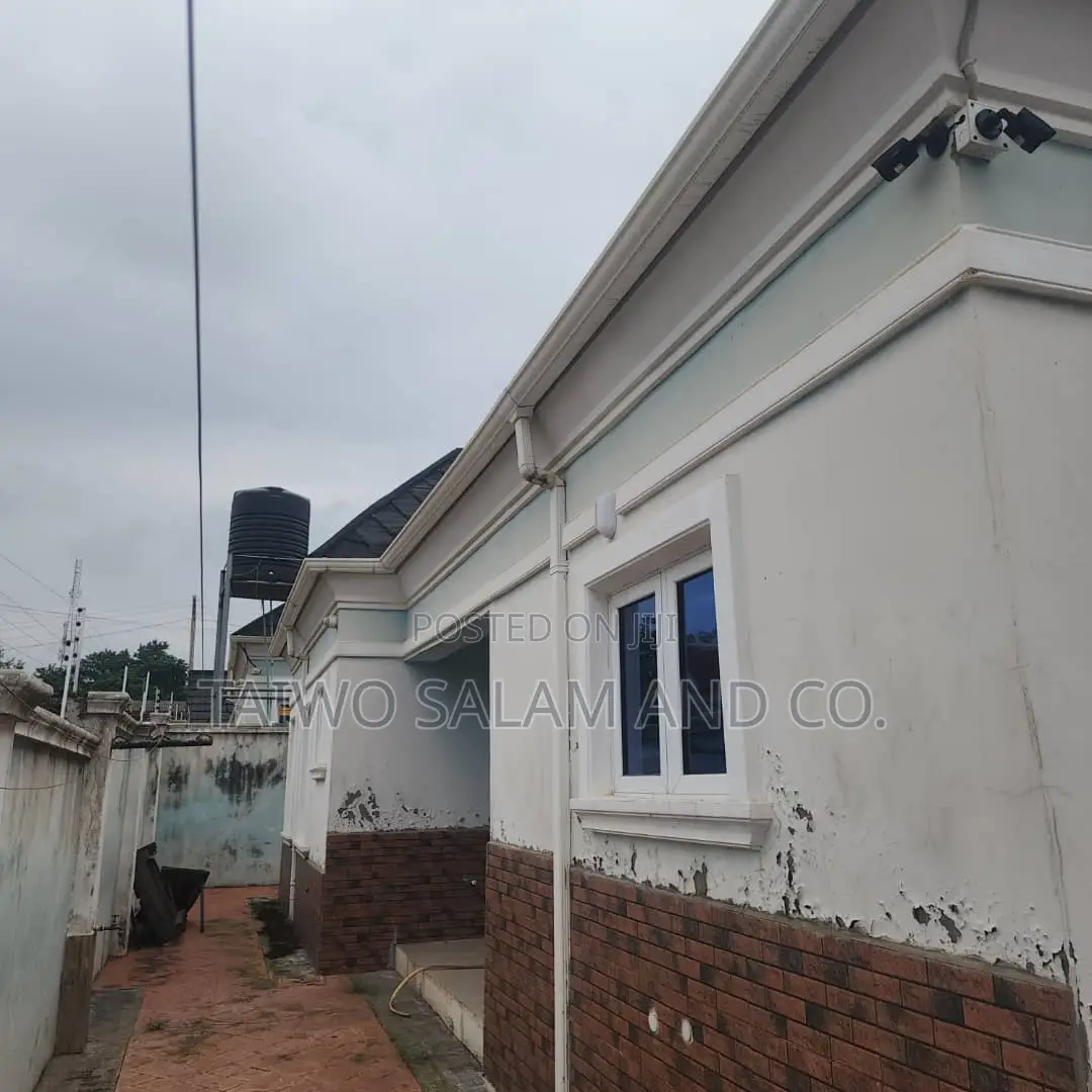 3bdrm Bungalow in Jericho for sale