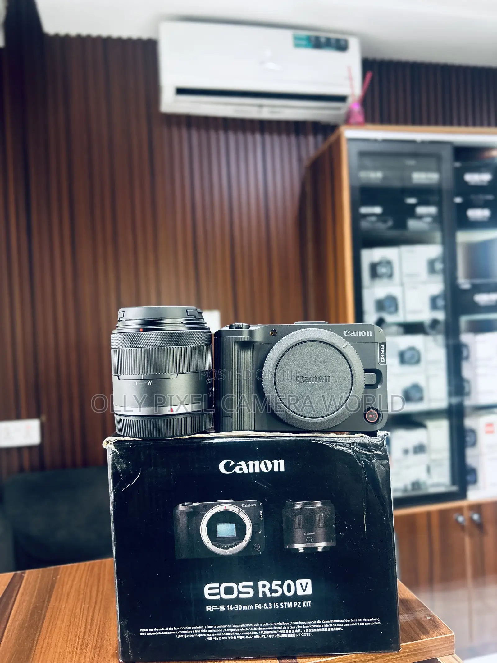 Canon R50V With Lens