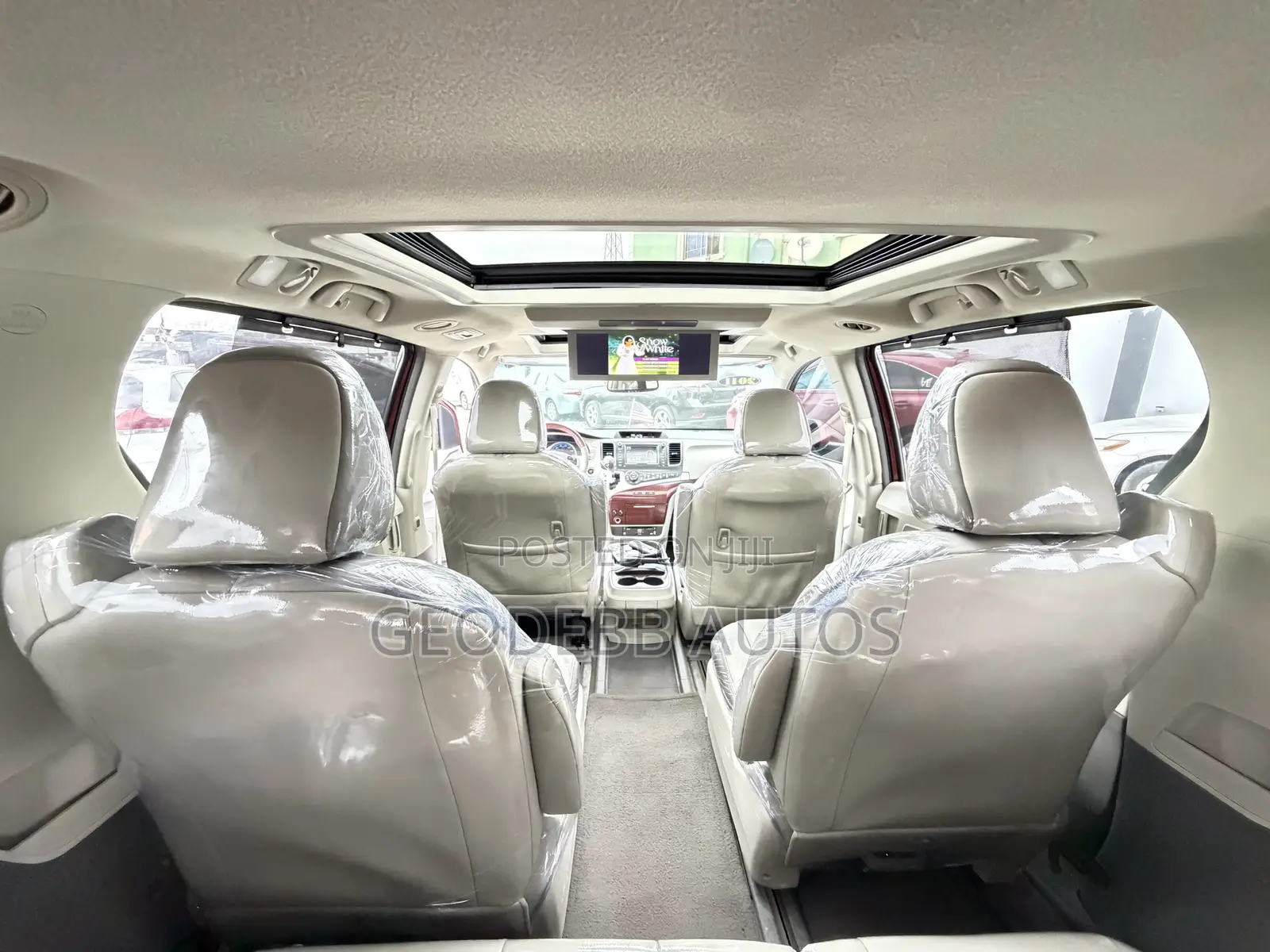 Toyota Sienna 2011 Red